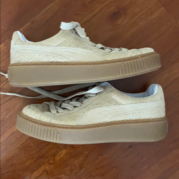 Puma Beige Snake Skin shimmer Gym Shoe - Picture 9 of 11
